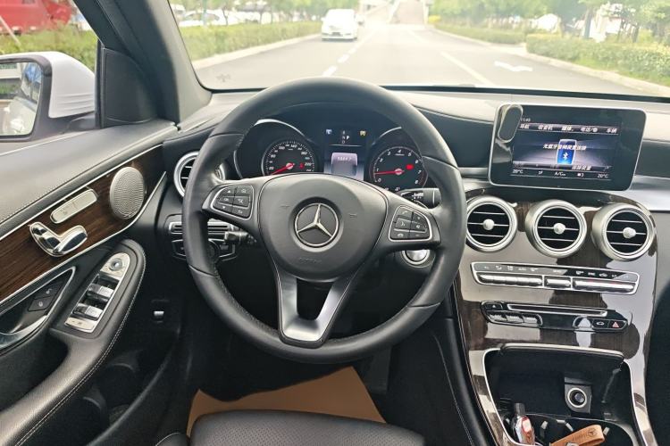 Used Mercedes-Benz GLC 2018 GLC 260 4MATIC Dynamic Edition Steering Wheel