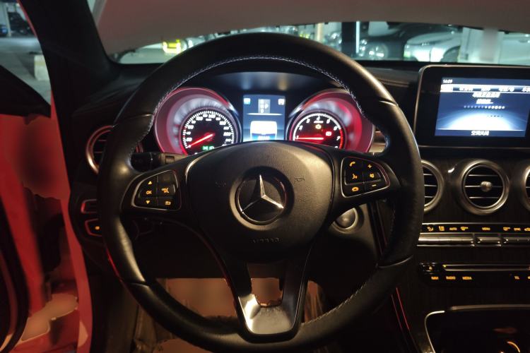 Used Mercedes-Benz GLC 2018 GLC 260 4MATIC Dynamic Edition Steering Wheel
