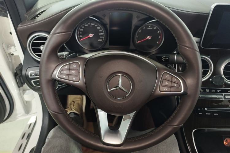Used Mercedes-Benz GLC 2018 Facelift GLC 260 4MATIC Luxury Edition Steering Wheel