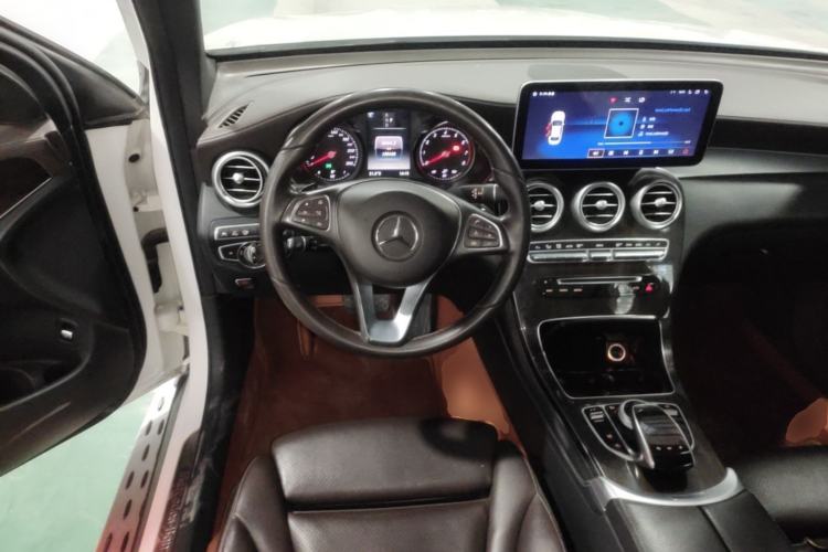 Used Mercedes-Benz GLC 2018 Facelift GLC 260 4MATIC Luxury Edition Steering Wheel