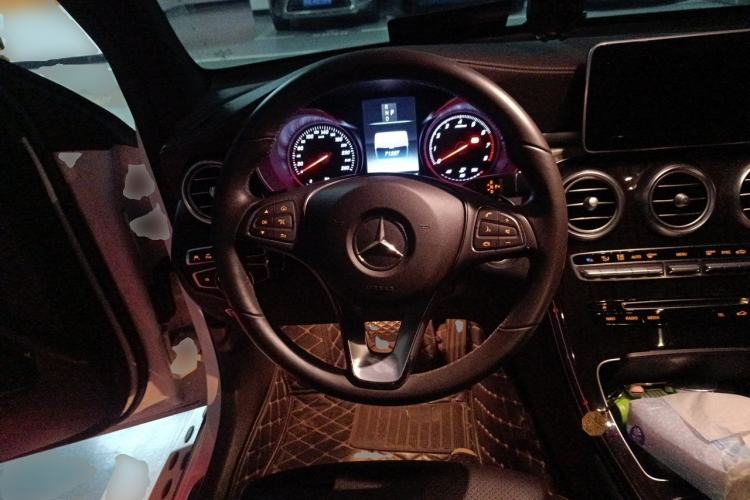 Used Mercedes-Benz GLC 2018 Facelift GLC 260 4MATIC Luxury Edition Steering Wheel