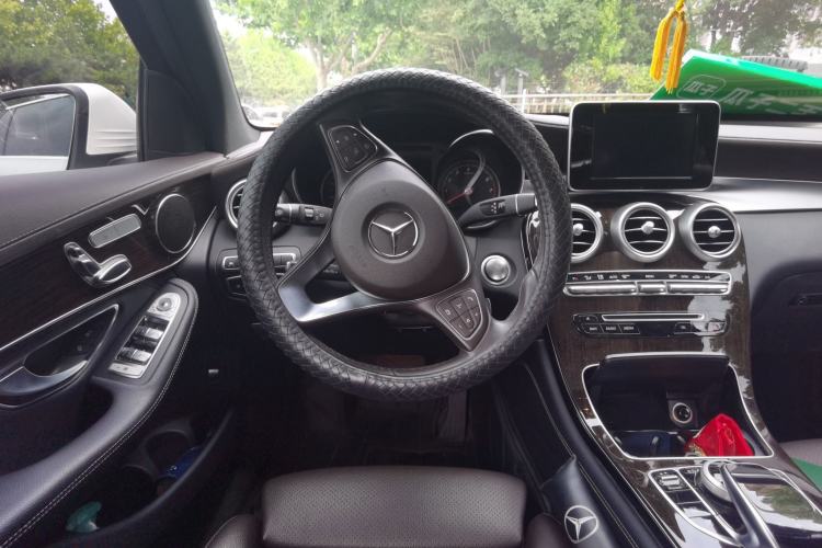 Used Mercedes-Benz GLC 2018 Facelift GLC 260 4MATIC Luxury Edition Steering Wheel
