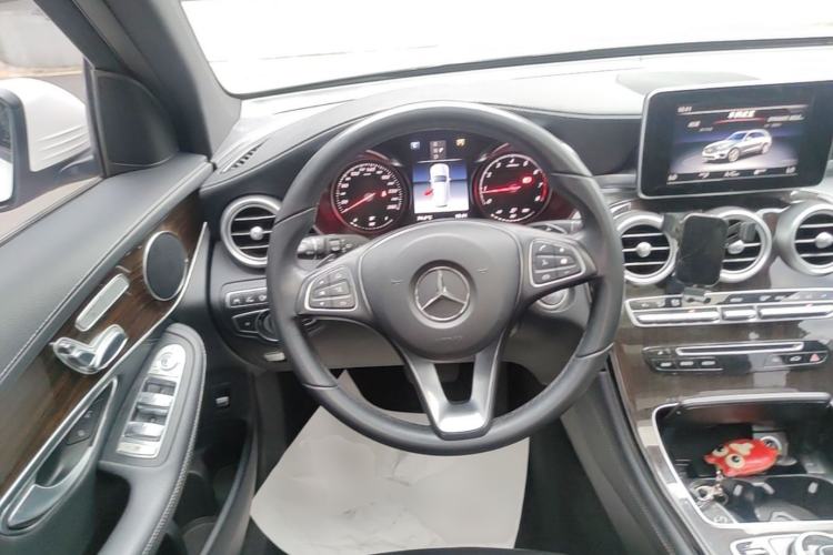 Used Mercedes-Benz GLC 2018 GLC 260 4MATIC Luxury Model Steering Wheel