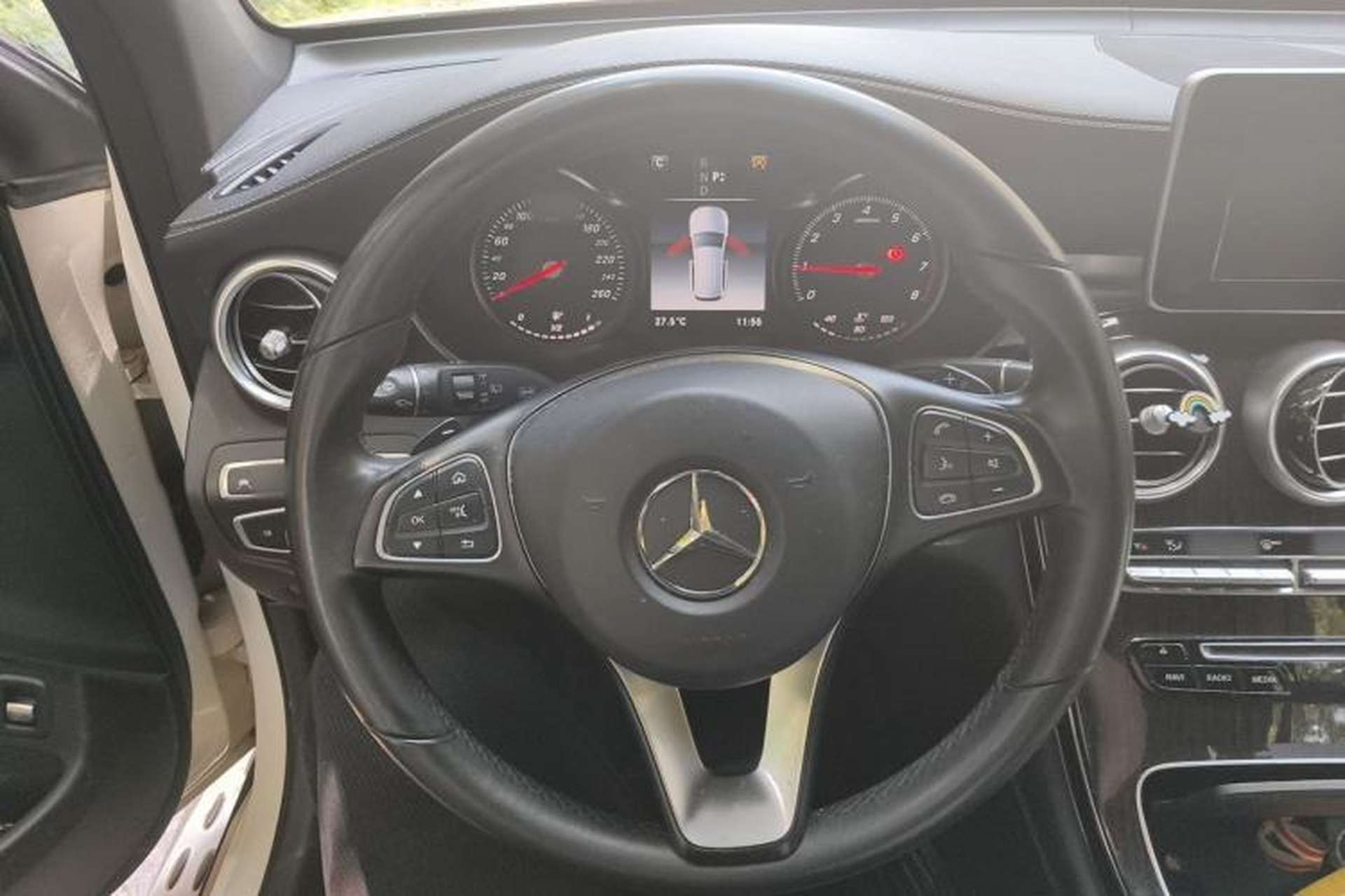 Used Mercedes-Benz GLC 2018 GLC 260 4MATIC Luxury Model Steering Wheel