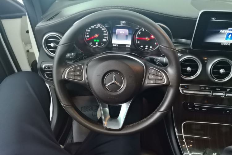 Used Mercedes-Benz GLC 2018 GLC 260 4MATIC Luxury Model Steering Wheel