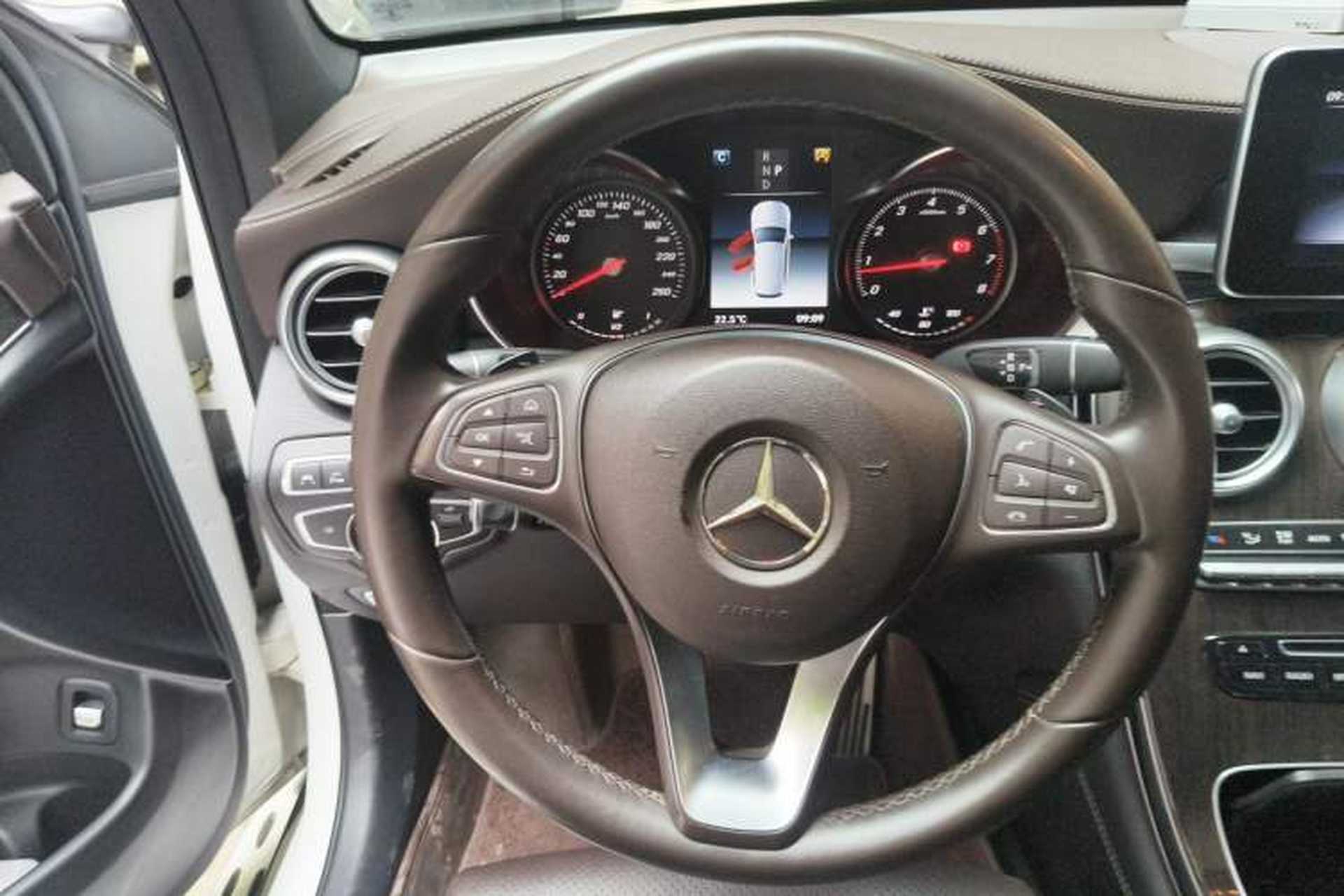 Used Mercedes-Benz GLC 2018 Facelift GLC 260 4MATIC Luxury Edition Steering Wheel