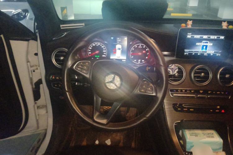 Used Mercedes-Benz GLC 2018 Refreshed GLC 300 4MATIC Dynamic Edition Steering Wheel