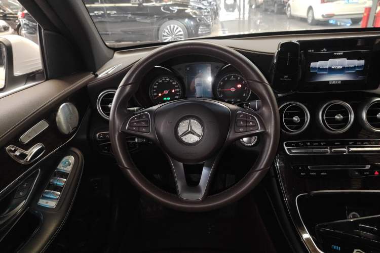 Used Mercedes-Benz GLC 2018 GLC 260 4MATIC Luxury Model Steering Wheel