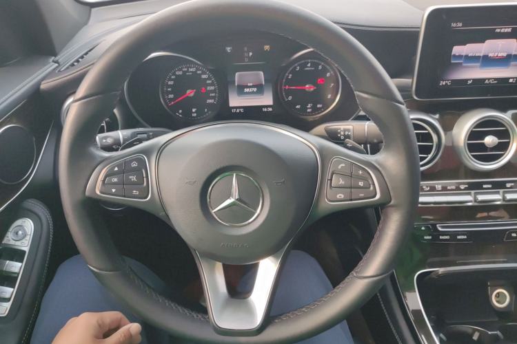 Used Mercedes-Benz GLC 2018 GLC 260 4MATIC Luxury Model Steering Wheel