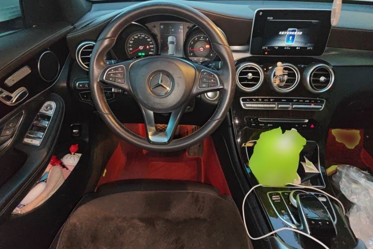 Used Mercedes-Benz GLC 2018 Facelift GLC 260 4MATIC Luxury Edition Steering Wheel
