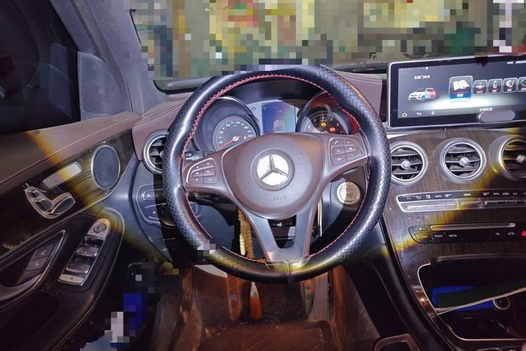 Used Mercedes-Benz GLC 2018 GLC 260 4MATIC Luxury Model Steering Wheel
