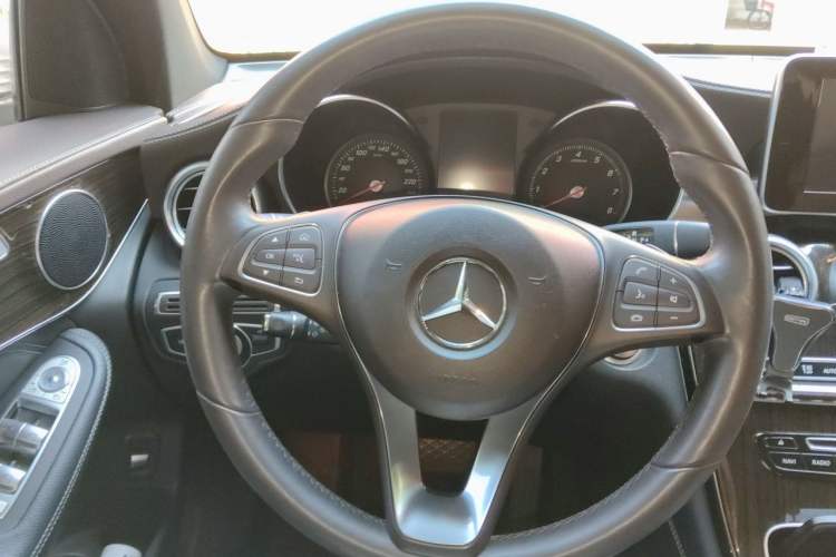 Used Mercedes-Benz GLC 2018 GLC 260 4MATIC Dynamic Edition Steering Wheel