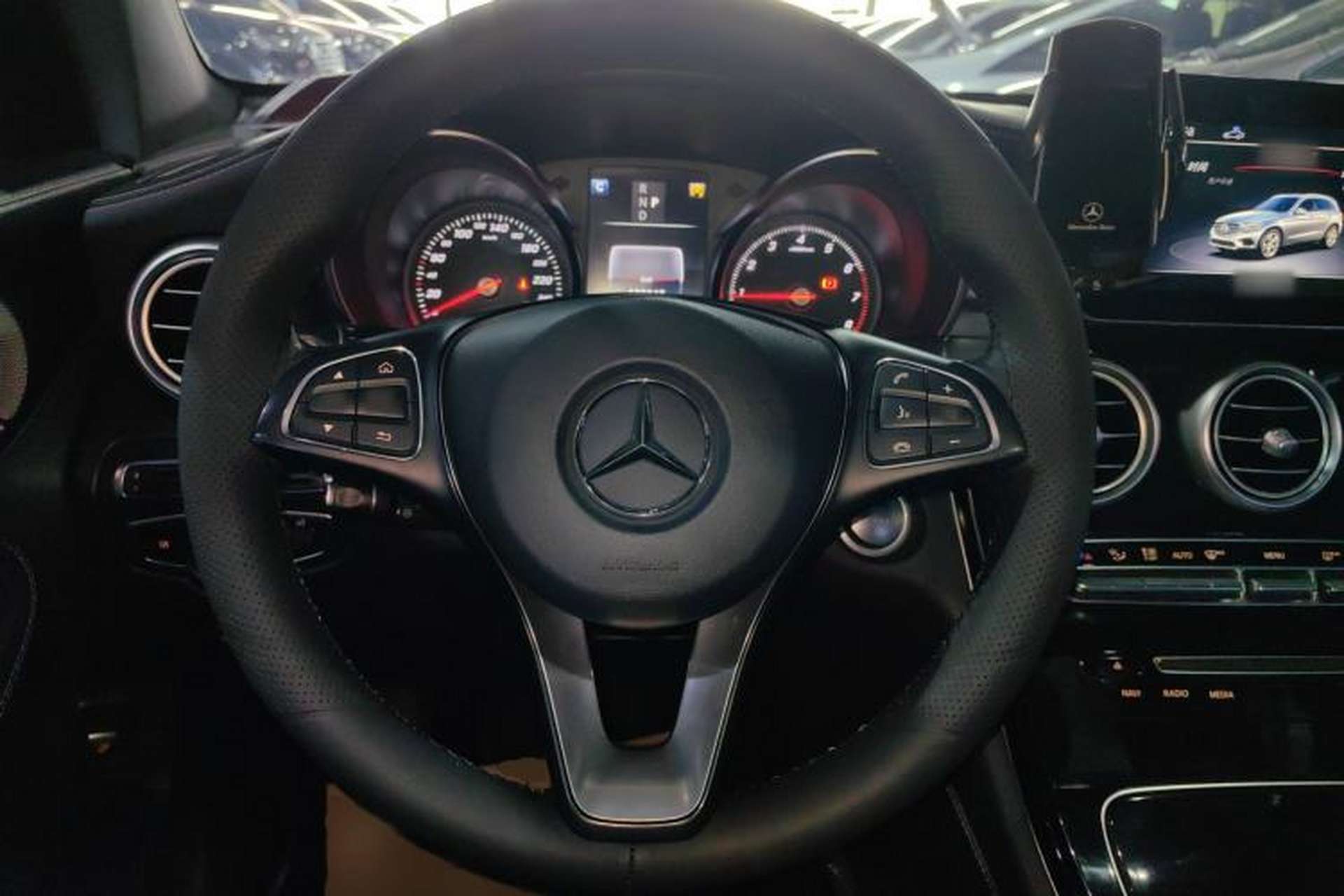 Used Mercedes-Benz GLC 2018 GLC 260 4MATIC Dynamic Edition Steering Wheel