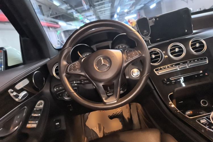 Used Mercedes-Benz GLC 2018 GLC 260 4MATIC Luxury Model Steering Wheel