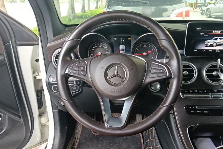 Used Mercedes-Benz GLC 2018 GLC 300 4MATIC Sport Edition Steering Wheel