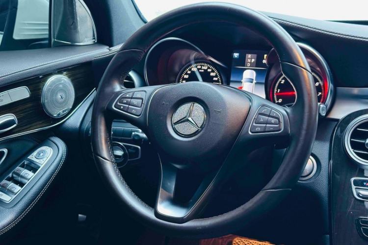 Used Mercedes-Benz GLC 2018 Facelift GLC 260 4MATIC Luxury Edition Steering Wheel