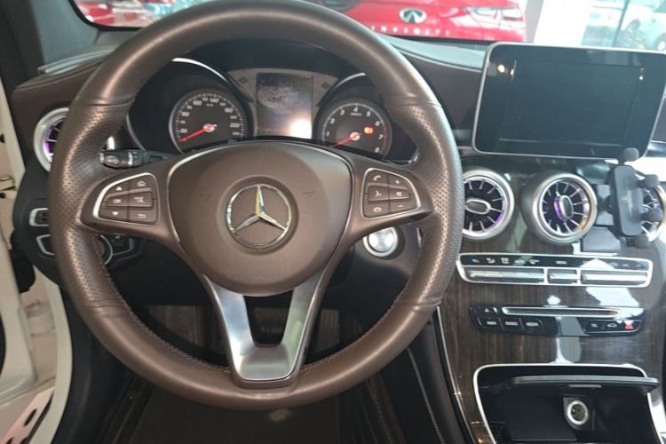 Used Mercedes-Benz GLC 2018 GLC 260 4MATIC Dynamic Edition Steering Wheel