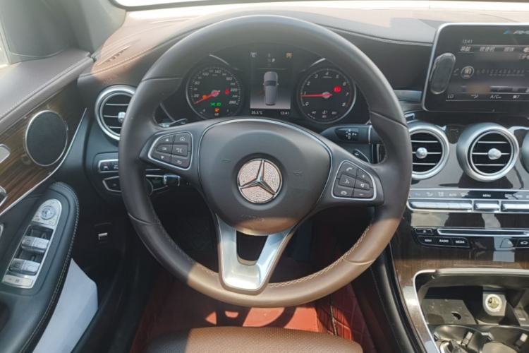 Used Mercedes-Benz GLC 2018 Facelift GLC 260 4MATIC Luxury Edition Steering Wheel