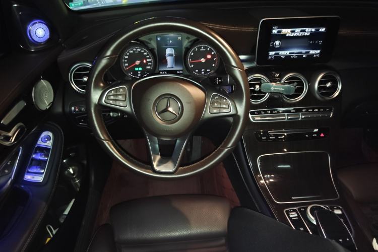 Used Mercedes-Benz GLC 2018 GLC 260 4MATIC Luxury Model Steering Wheel