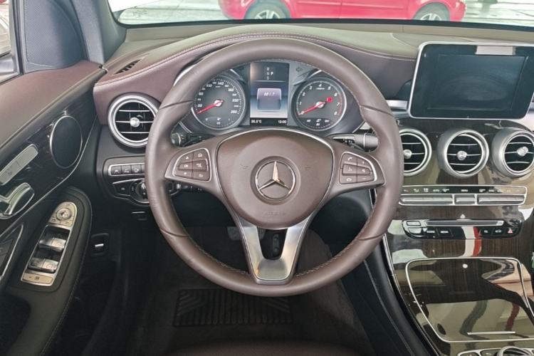 Used Mercedes-Benz GLC 2018 Facelift GLC 260 4MATIC Luxury Edition Steering Wheel