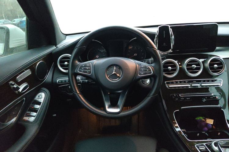 Used Mercedes-Benz GLC 2018 Facelift GLC 260 4MATIC Luxury Edition Steering Wheel