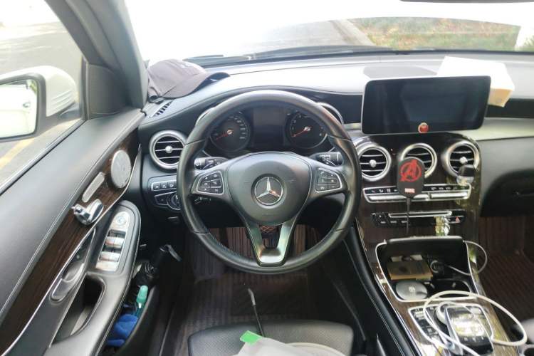 Used Mercedes-Benz GLC 2018 GLC 260 4MATIC Luxury Model Steering Wheel
