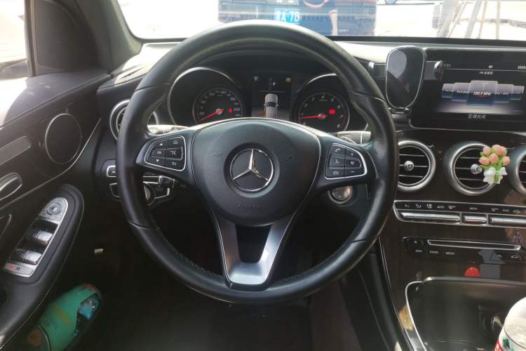 Used Mercedes-Benz GLC 2018 Facelift GLC 260 4MATIC Luxury Edition Steering Wheel