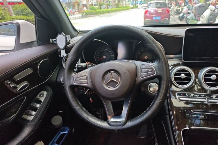 Used Mercedes-Benz GLC 2018 GLC 260 4MATIC Luxury Model Steering Wheel