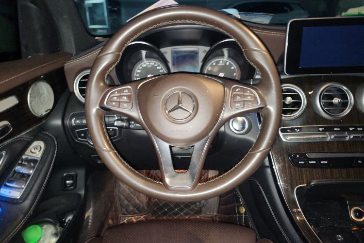 Used Mercedes-Benz GLC 2018 GLC 260 4MATIC Luxury Model Steering Wheel