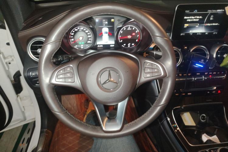 Used Mercedes-Benz GLC 2018 GLC 260 4MATIC Luxury Model Steering Wheel