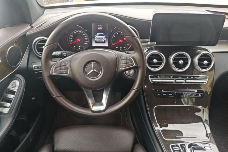 Used Mercedes-Benz GLC 2018 Facelift GLC 260 4MATIC Luxury Edition Steering Wheel
