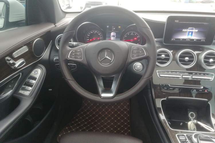 Used Mercedes-Benz GLC 2018 GLC 260 4MATIC Dynamic Edition Steering Wheel