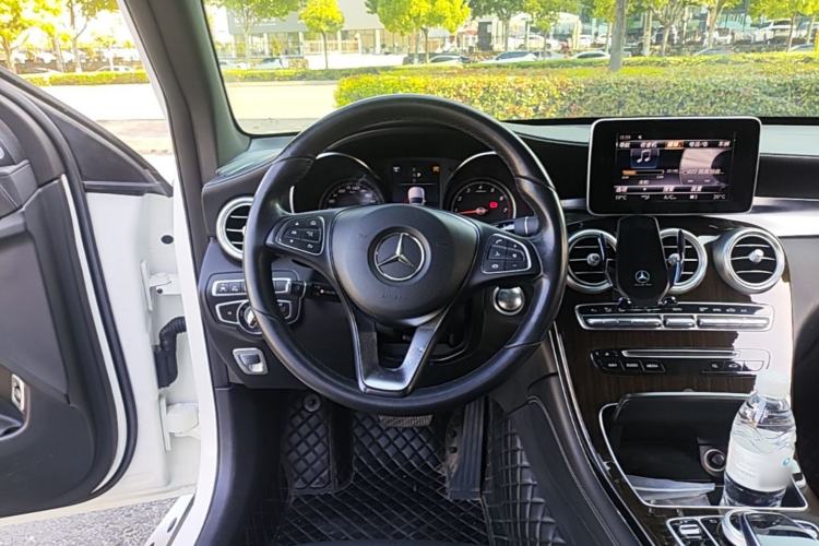 Used Mercedes-Benz GLC 2018 GLC 260 4MATIC Luxury Model Steering Wheel