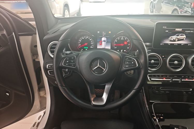 Used Mercedes-Benz GLC 2018 Facelift GLC 260 4MATIC Luxury Edition Steering Wheel