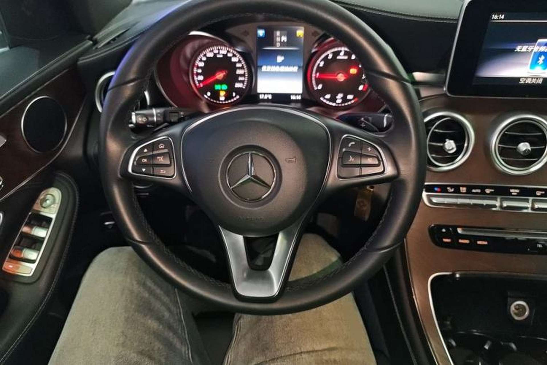 Used Mercedes-Benz GLC 2018 GLC 300 4MATIC Sport Edition Steering Wheel