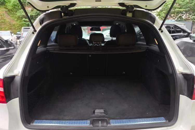 Used Mercedes-Benz GLC 2018 Facelift GLC 260 4MATIC Luxury Edition Trunk