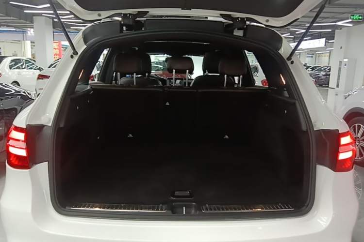 Used Mercedes-Benz GLC 2018 GLC 200 4MATIC Trunk