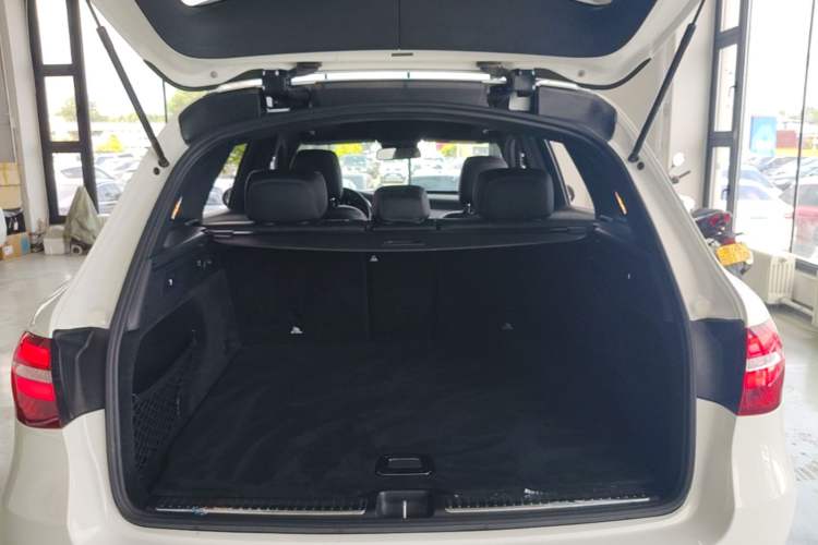 Used Mercedes-Benz GLC 2018 Facelift GLC 260 4MATIC Luxury Edition Trunk