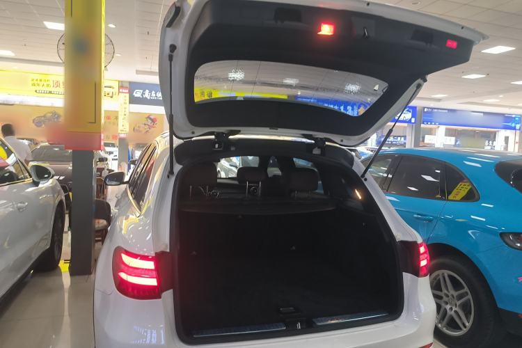 Used Mercedes-Benz GLC 2018 Facelift GLC 260 4MATIC Luxury Edition Trunk
