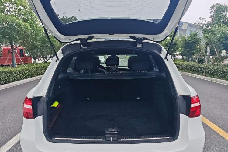 Used Mercedes-Benz GLC 2018 GLC 260 4MATIC Dynamic Edition Trunk
