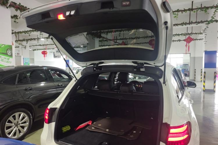 Used Mercedes-Benz GLC 2018 Facelift GLC 260 4MATIC Luxury Edition Trunk