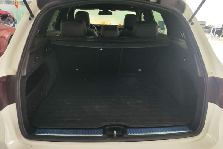 Used Mercedes-Benz GLC 2018 Facelifted GLC 260 4MATIC Dynamic Edition Trunk