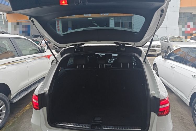 Used Mercedes-Benz GLC 2018 GLC 260 4MATIC Luxury Model Trunk