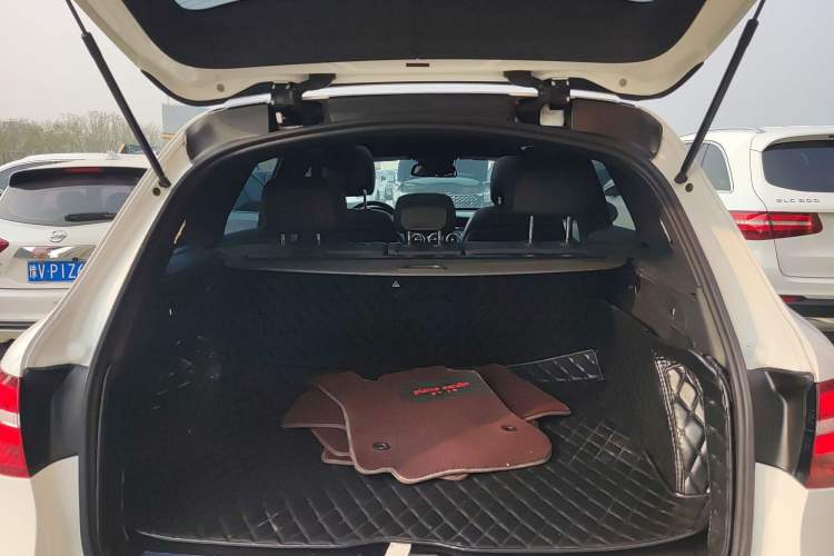 Used Mercedes-Benz GLC 2018 GLC 260 4MATIC Luxury Model Trunk