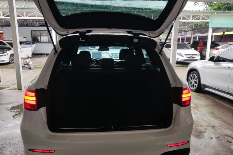 Used Mercedes-Benz GLC 2018 GLC 260 4MATIC Luxury Model Trunk
