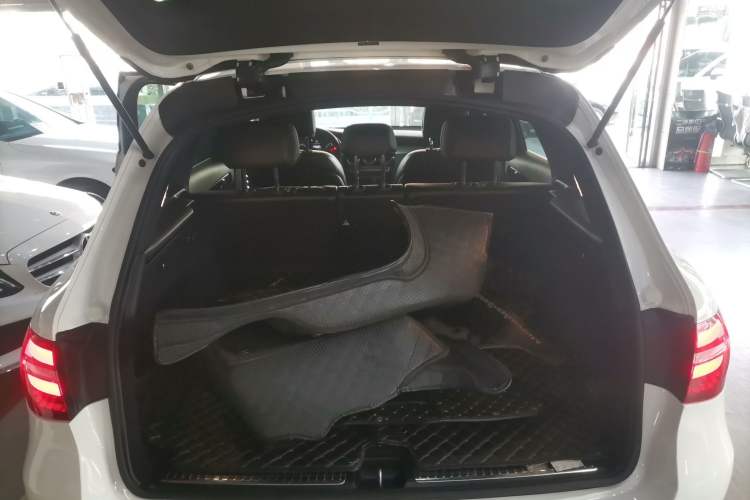 Used Mercedes-Benz GLC 2018 Facelifted GLC 260 4MATIC Dynamic Edition Trunk