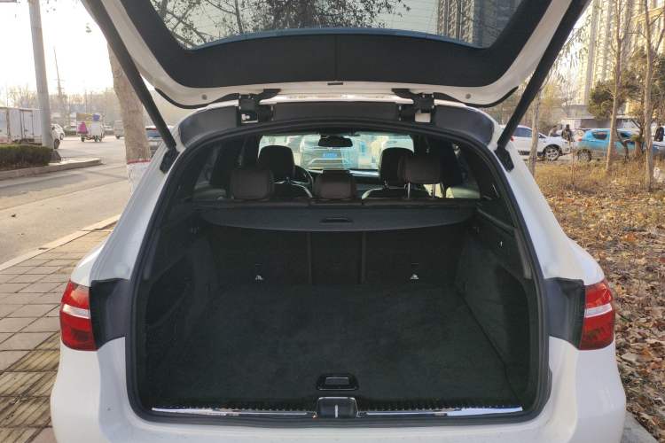 Used Mercedes-Benz GLC 2018 GLC 200 4MATIC Trunk