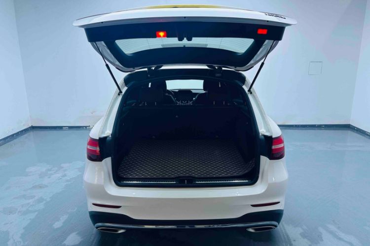 Used Mercedes-Benz GLC 2018 Facelift GLC 260 4MATIC Luxury Edition Trunk