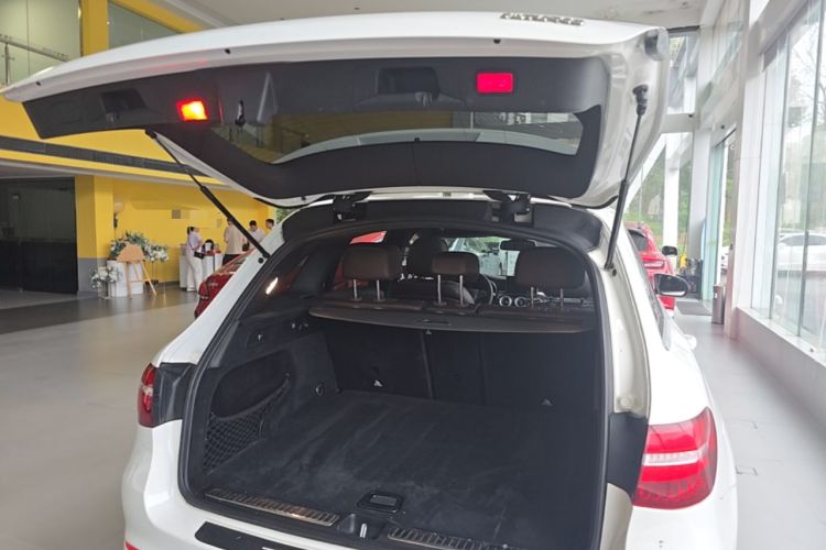 Used Mercedes-Benz GLC 2018 GLC 260 4MATIC Dynamic Edition Trunk