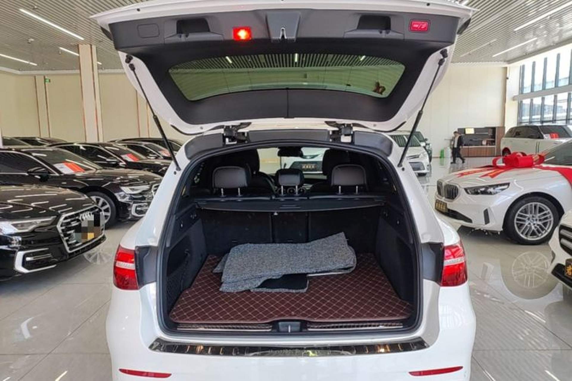Used Mercedes-Benz GLC 2018 GLC 260 4MATIC Luxury Model Trunk